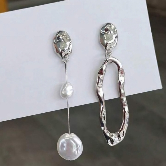 ‼️NEW IN‼️Silver Pearl Drop Earrings+Gift Box 🎁 - Picture 1 of 7